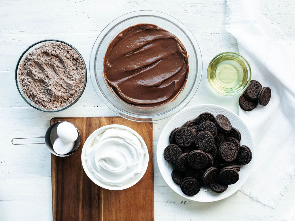 all the ingredients needed to make a Oreo Trifle.