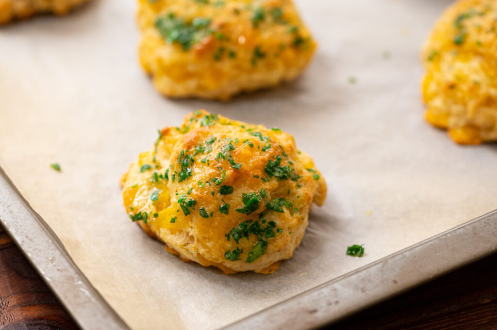 simple garlic butter biscuits similar to red lobster cheddar bay biscuits