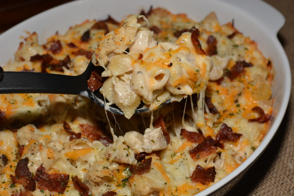 cheesy pasta with bacon, chicken, and ranch seasoning
