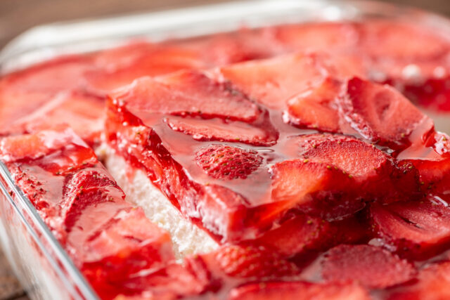 Strawberry Pretzel Salad - The Cookin Chicks