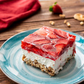 Strawberry Pretzel Salad - The Cookin Chicks