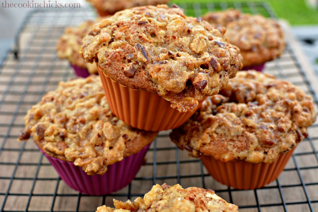 fluffy banana muffins with pecans throughout and a cinnamon streusel topping