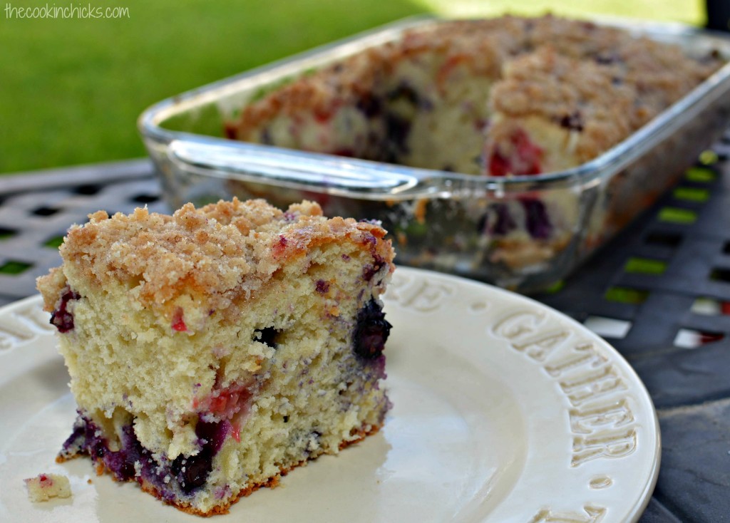 cinnamon streusel blueberry cake