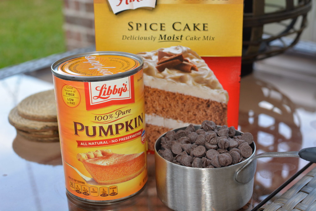 3 Ingredients needed for these pumpkin spice muffins!