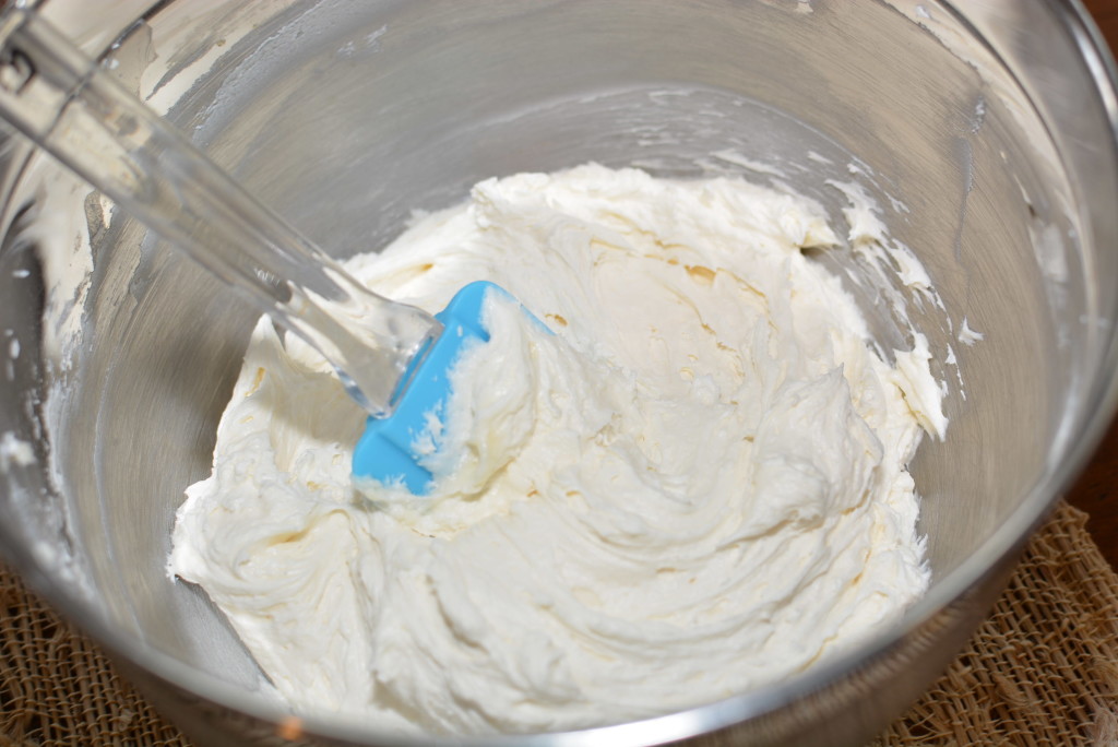 fluffy, flavorful buttercream frosting that tastes just like a marshmallow