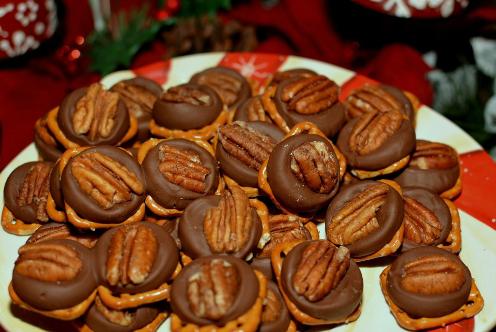 rolo pretzel turtles made with 3 ingredients