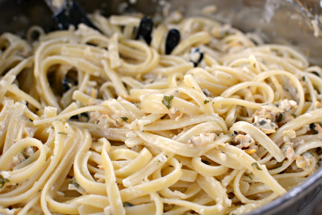 tender pasta in a garlic clam sauce