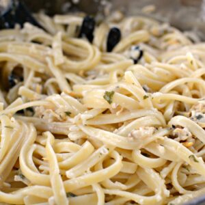white wine clam sauce over linguine pasta