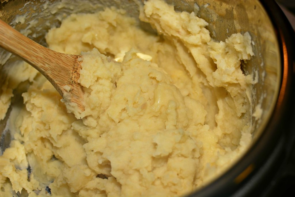 garlic mashed potatoes made in the instant pot