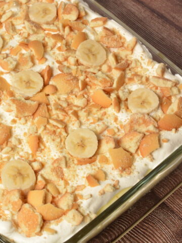 yellow cake with banana pudding, whipped topping and crushed vanilla wafers