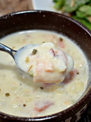 clam chowder made using the instant pot that is packed with flavor
