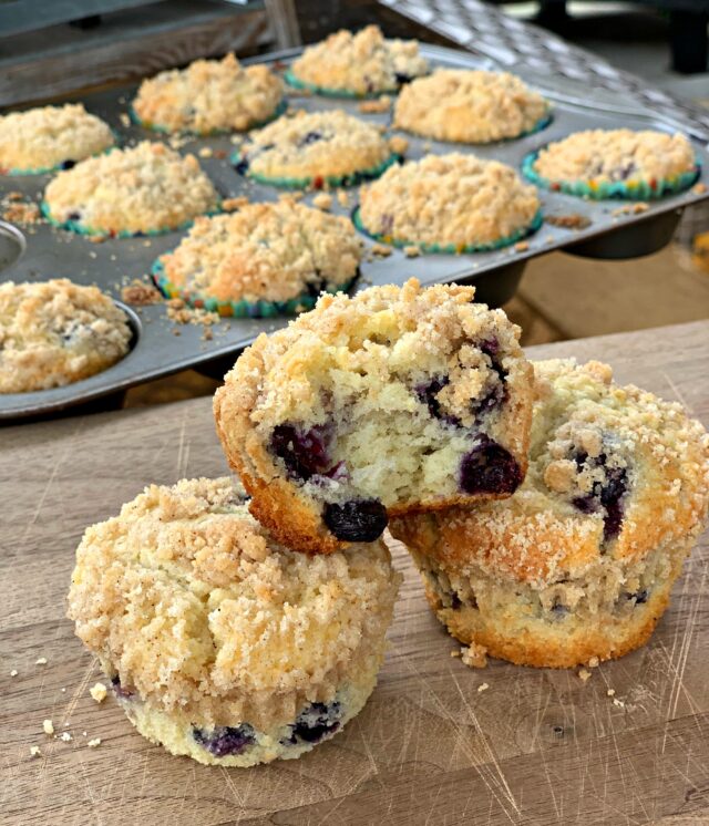 Streusel Topped Blueberry Muffins - The Cookin Chicks