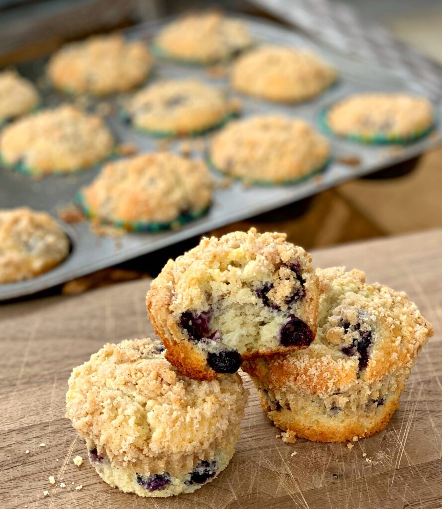 Streusel Topped Blueberry Muffins The Cookin Chicks 