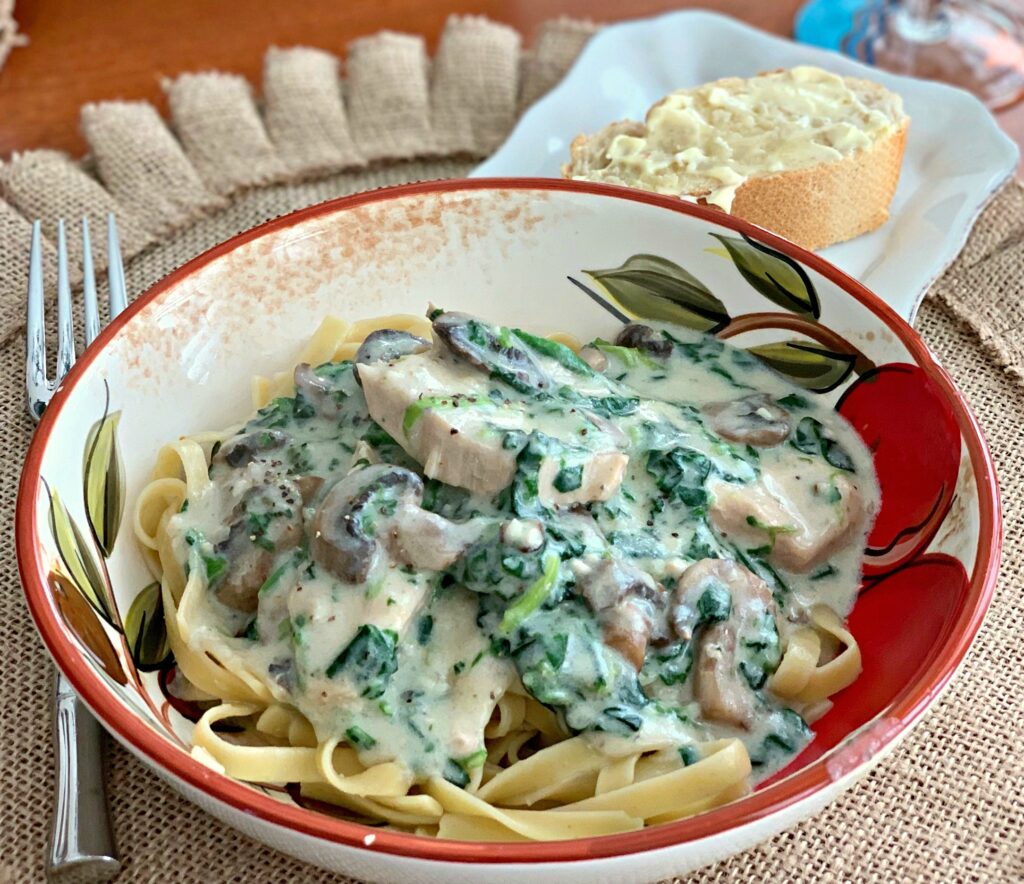 garlic parmesan sauce over chicken and spinach 