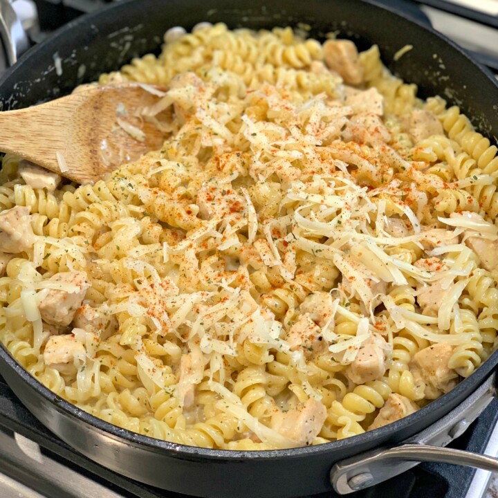 Salsa Verde Chicken Pasta - The Cookin Chicks