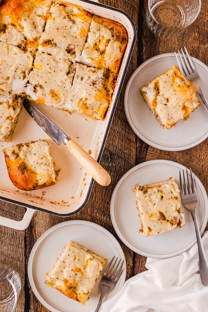 Biscuits and Gravy Breakfast Casserole The Cookin Chicks