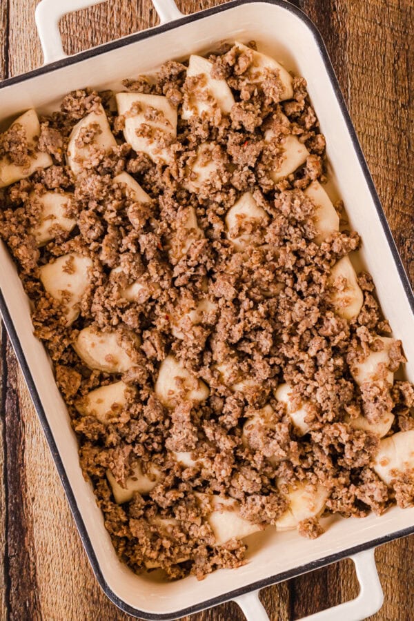 Biscuits and Gravy Breakfast Casserole The Cookin Chicks