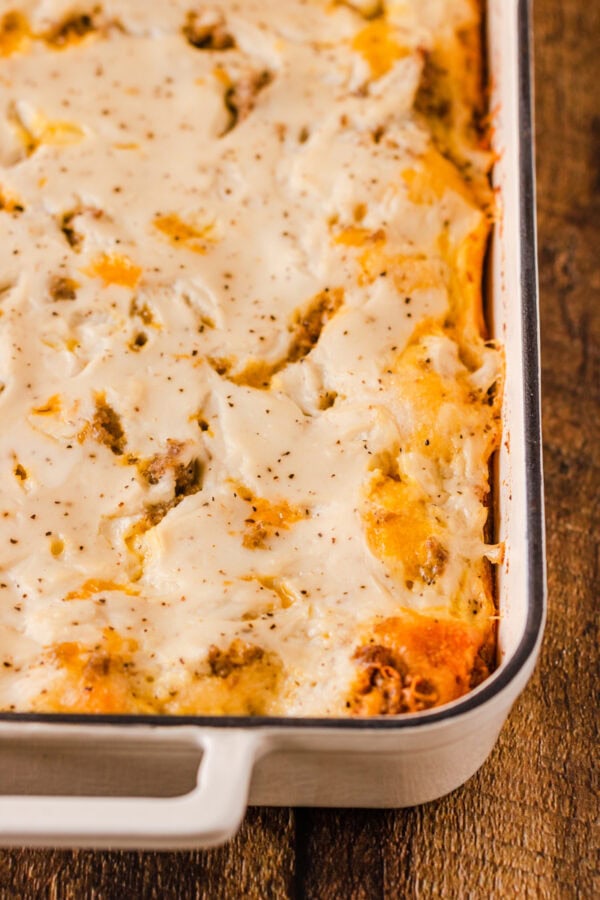 Biscuits and Gravy Breakfast Casserole The Cookin Chicks