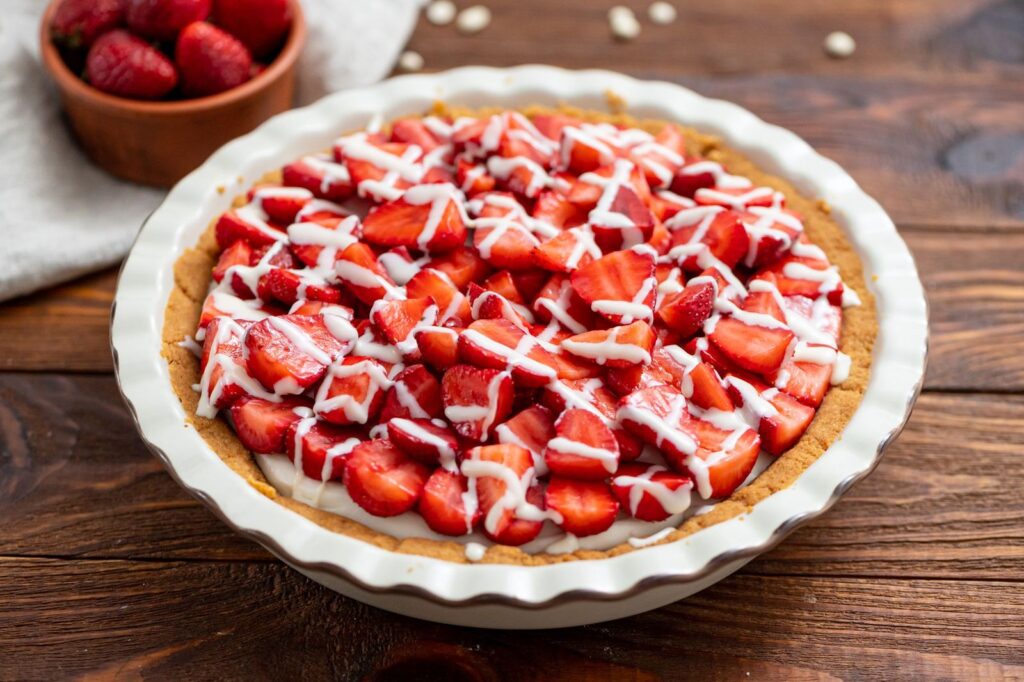 graham cracker crust with fresh strawberries and white chocolate