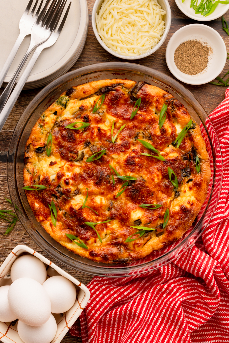 crustless spinach mushroom quiche in a pie plate.