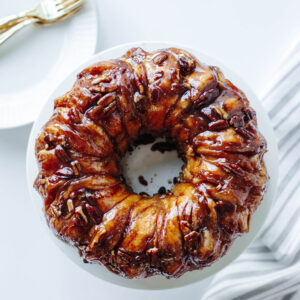 a sticky bun breakfast ring on a serving platter.