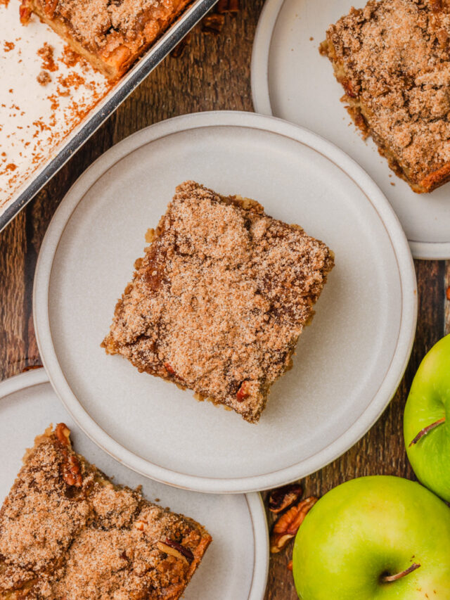 APPLESAUCE COFFEE CAKE - The Cookin Chicks