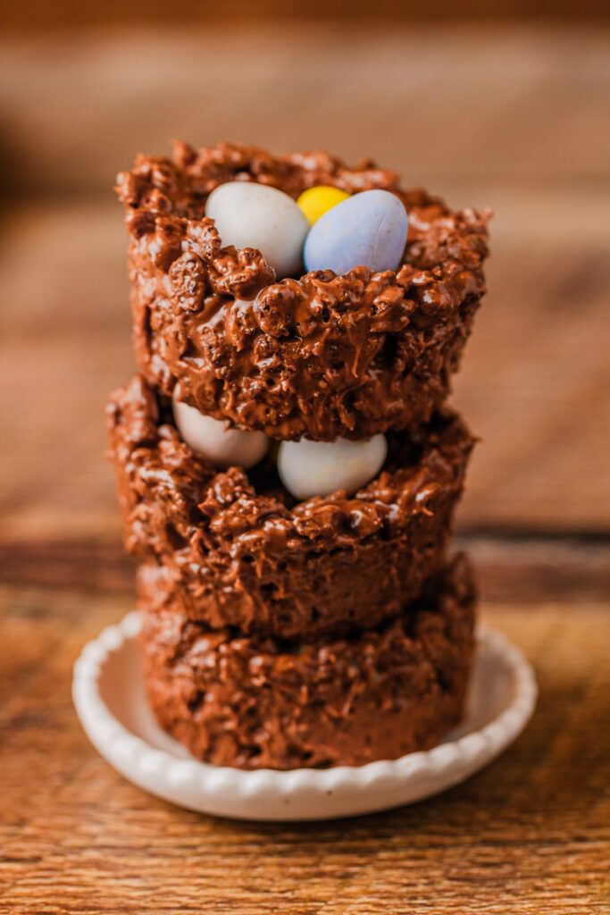 a festive Easter chocolate treat made using only 4 ingredients.