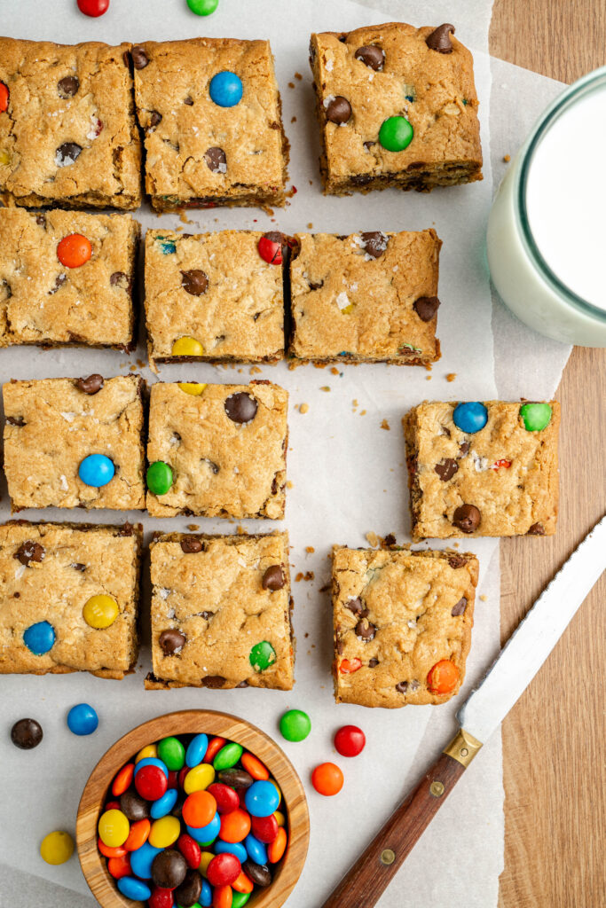 chewy, thick and delicious cookie bars made with oats, peanut butter, and chocolate chips.