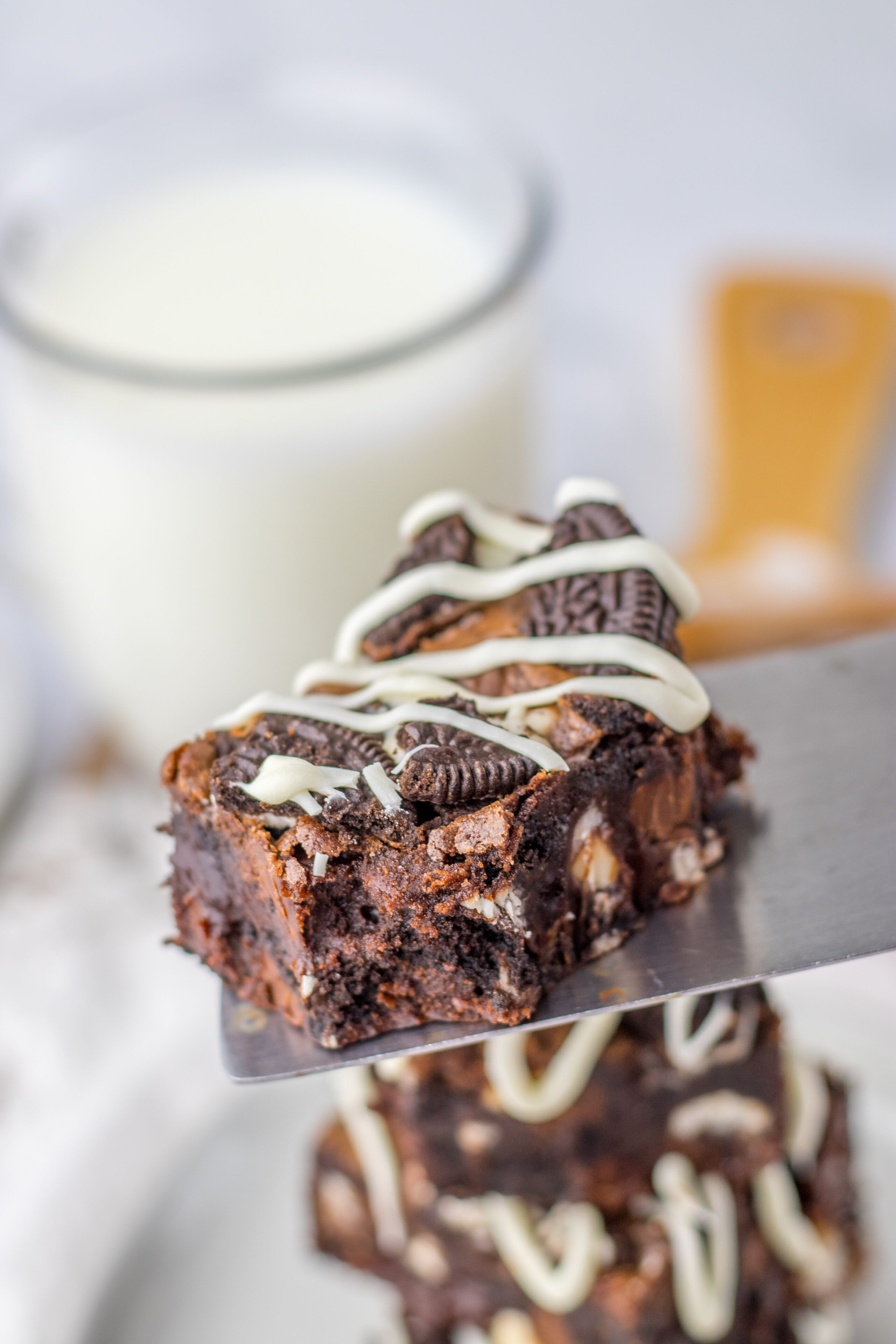a fudge brownie on a serving spatula.