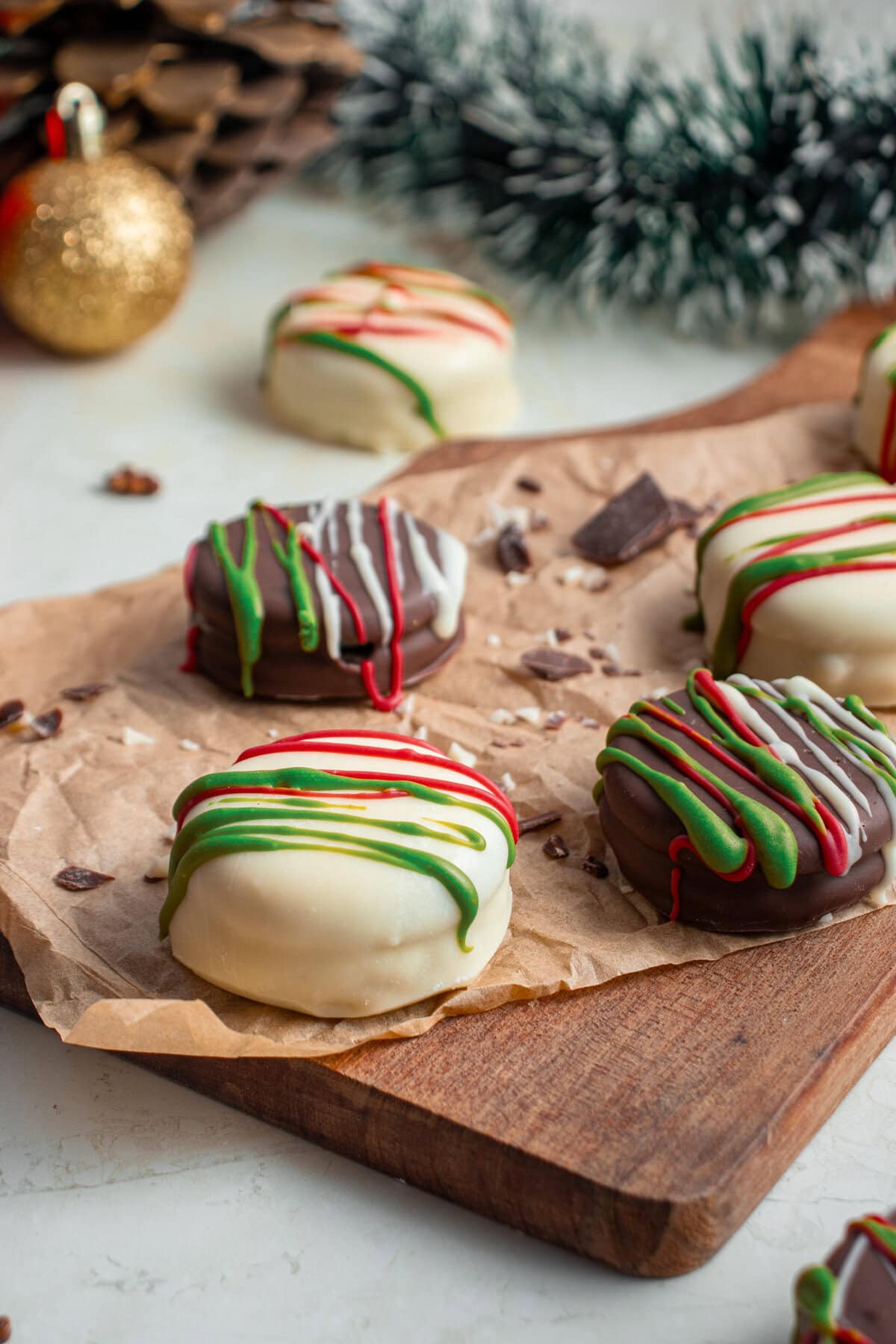 Chocolate Covered Oreos - The Cookin Chicks