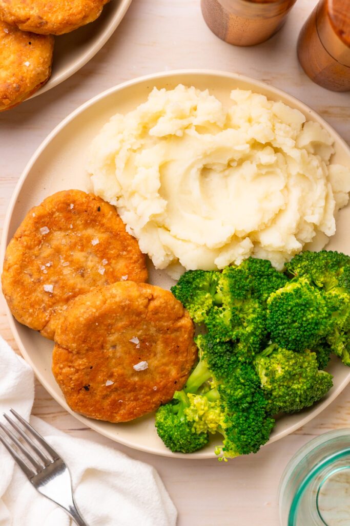 a comfort food meal made with salmon, mashed potatoes, and veggies.