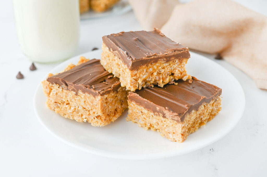 no-bake scotcheroos sliced on a plate.