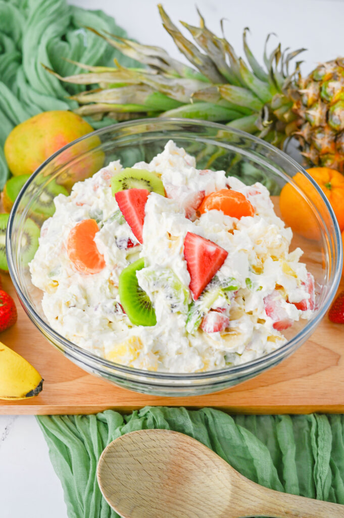 uma sobremesa temática da ilha tropical com ingredientes simples.