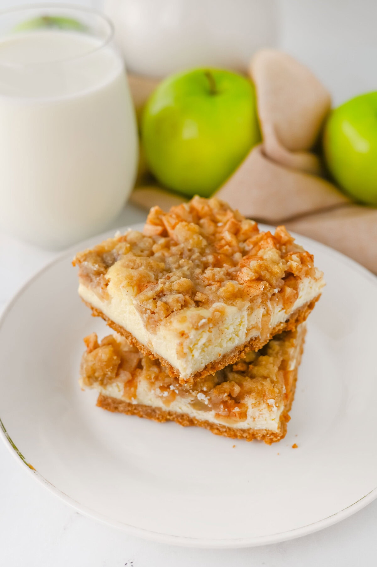 Apple Cheesecake Bars