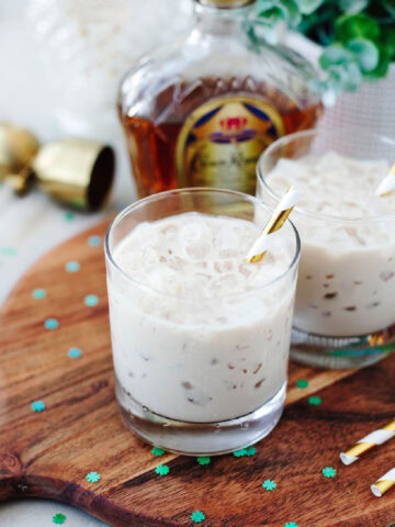 A creamy Kahlua and whiskey cocktail over ice in a glass.