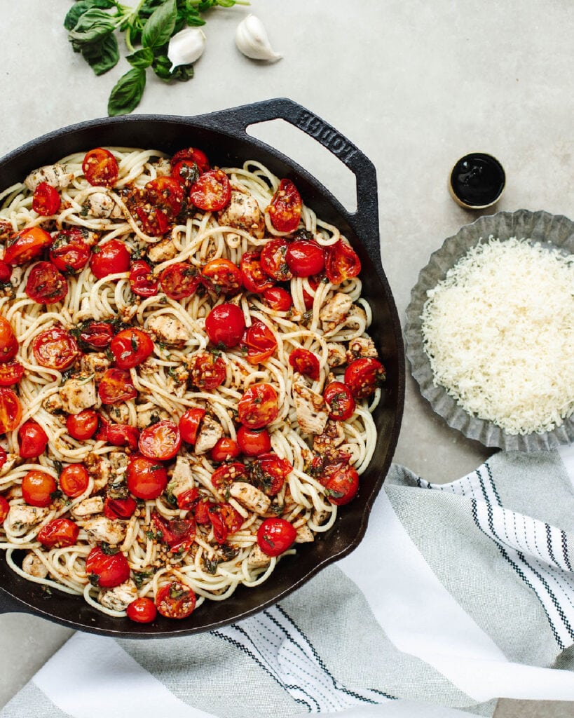 Easy Bruschetta Chicken Pasta - The Cookin Chicks