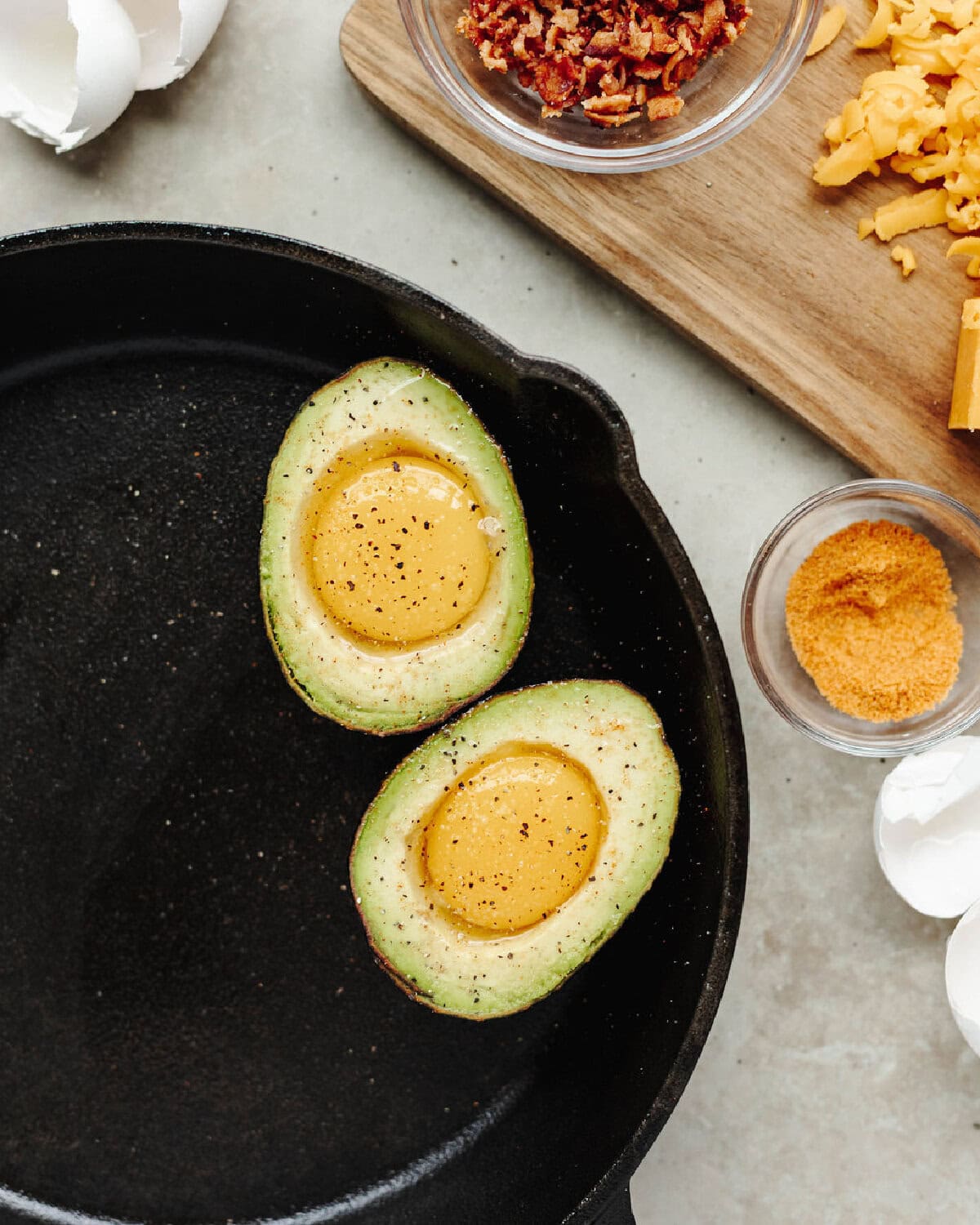 An egg in the center of an avocado.