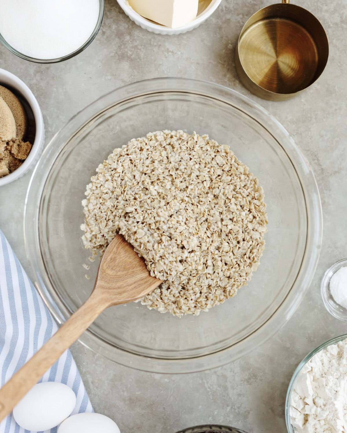 Quick oats combined with boiling water in a glass bowl.